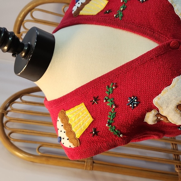 Bobbie Brooks Christmas gingerbread house themed sweater vest size small - Picture 4 of 15